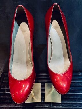 Stuart Weitzman Red Patent Leather  Pumps